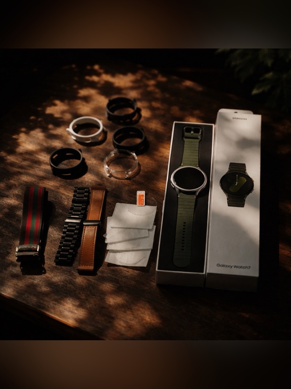 Samsung Galaxy Watch7 44mm Olive Green with Black and Brown Bands